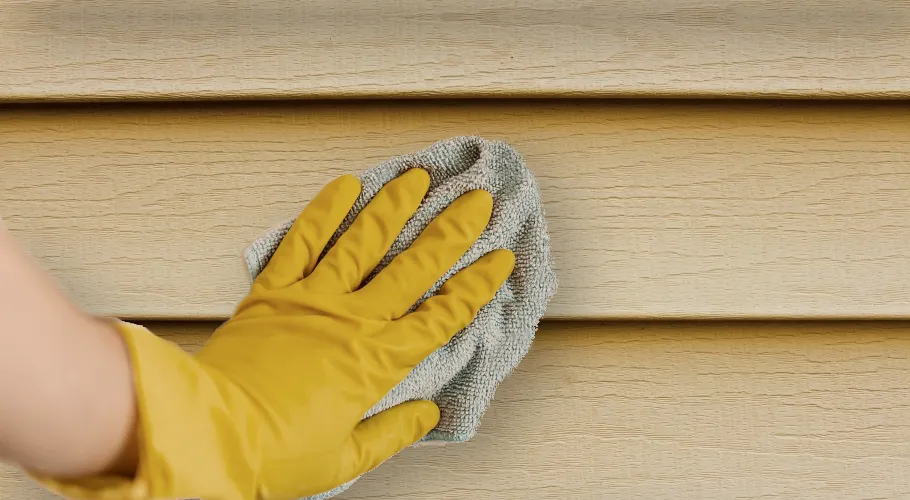 Cleaning vinyl siding without a power washer