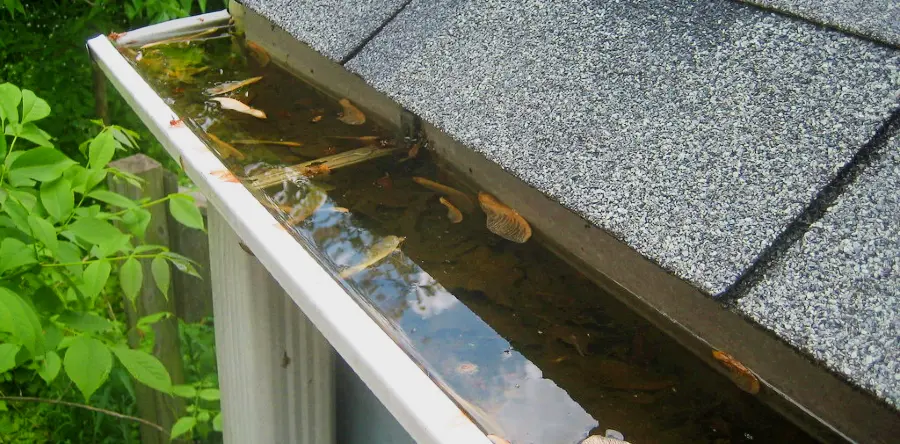 Gutter cleaning is of utmost importance to prepare for winter