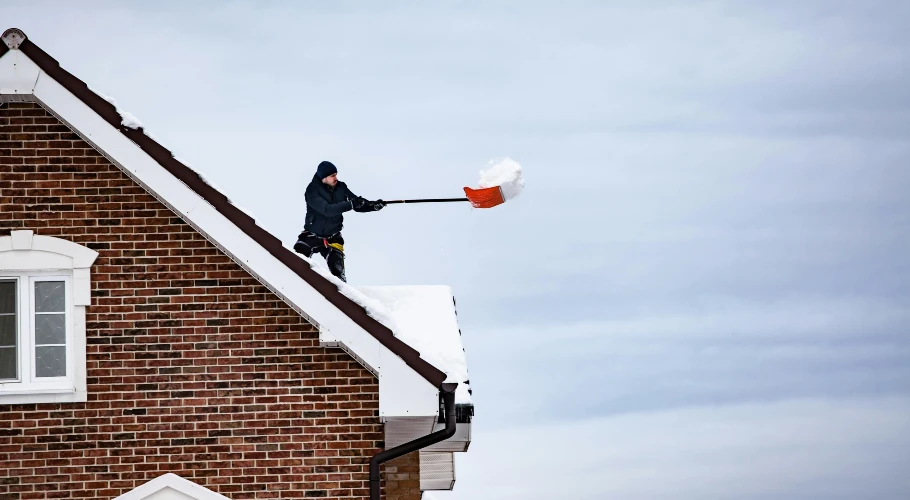 Upkeep your old roof during winter