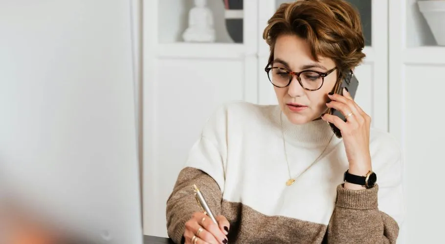 woman talking to a roofing contractor on the phone