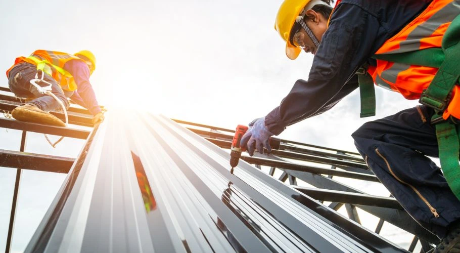 installation process of new construction commercial roofing