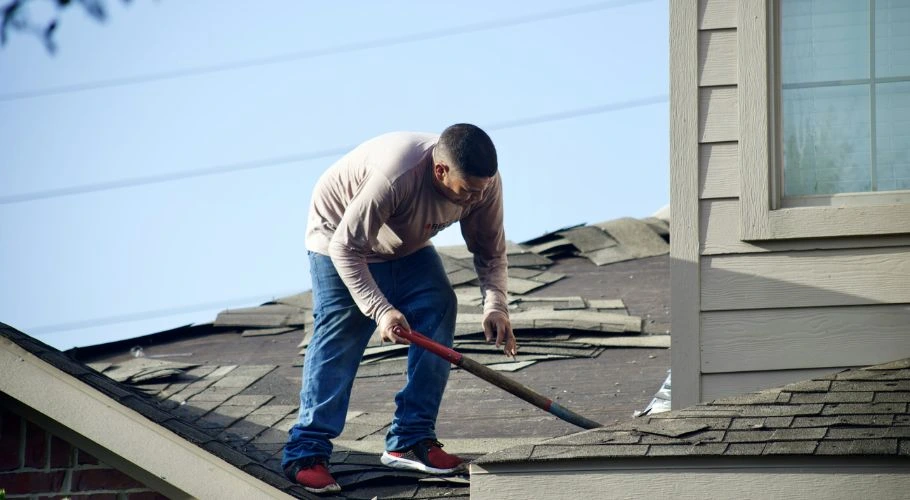 repairing roof leaks