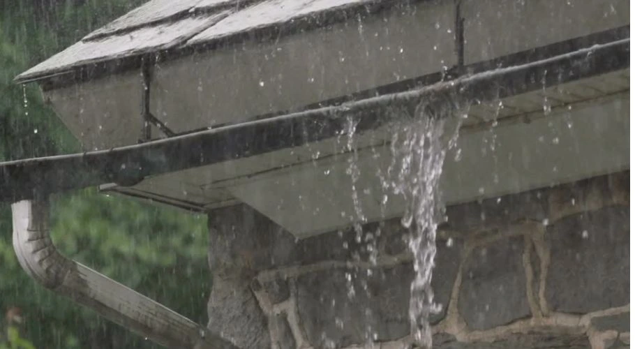 sagging gutter in rainy weather